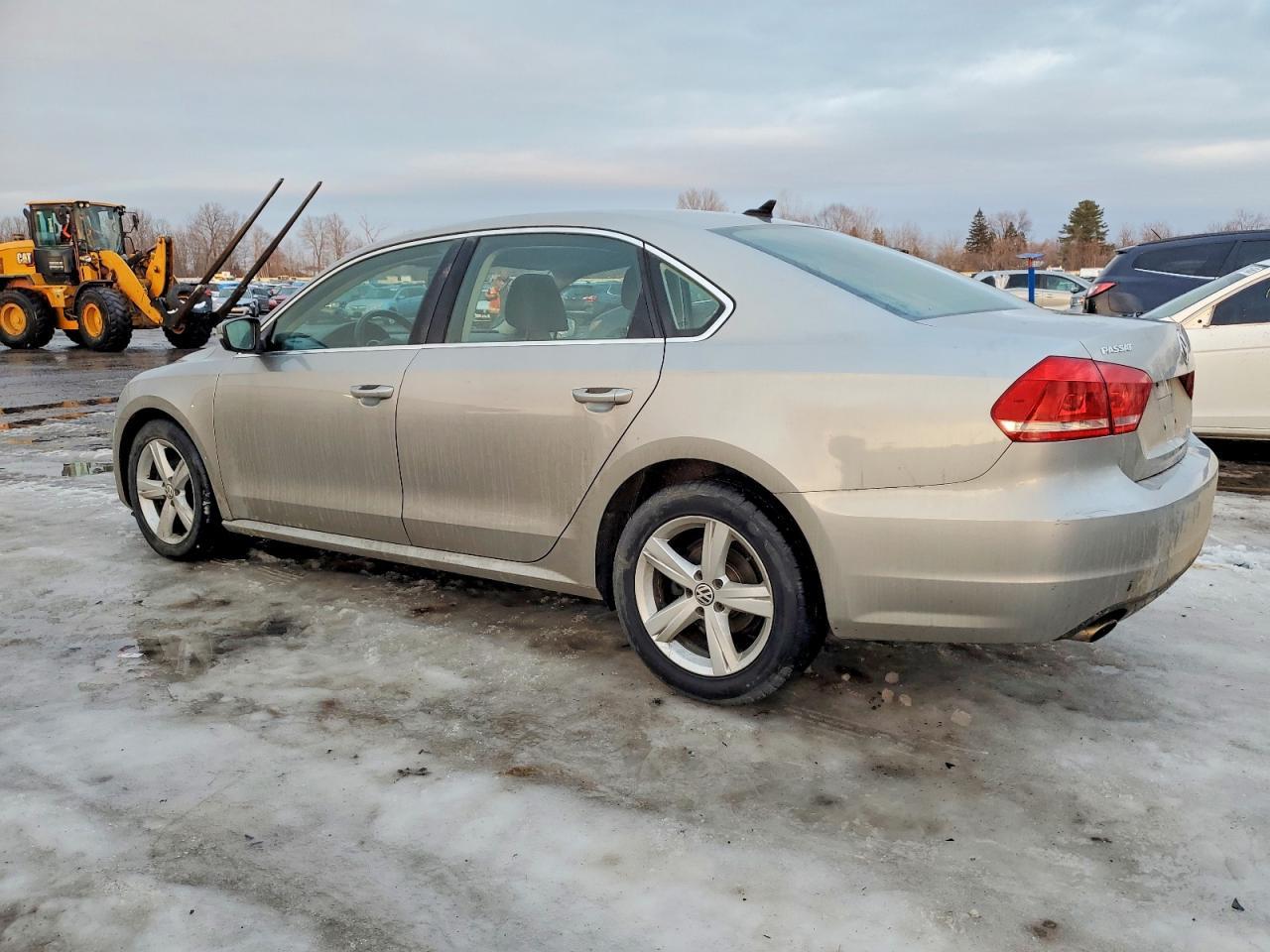 2013 Volkswagen Passat Se - Фото 2
