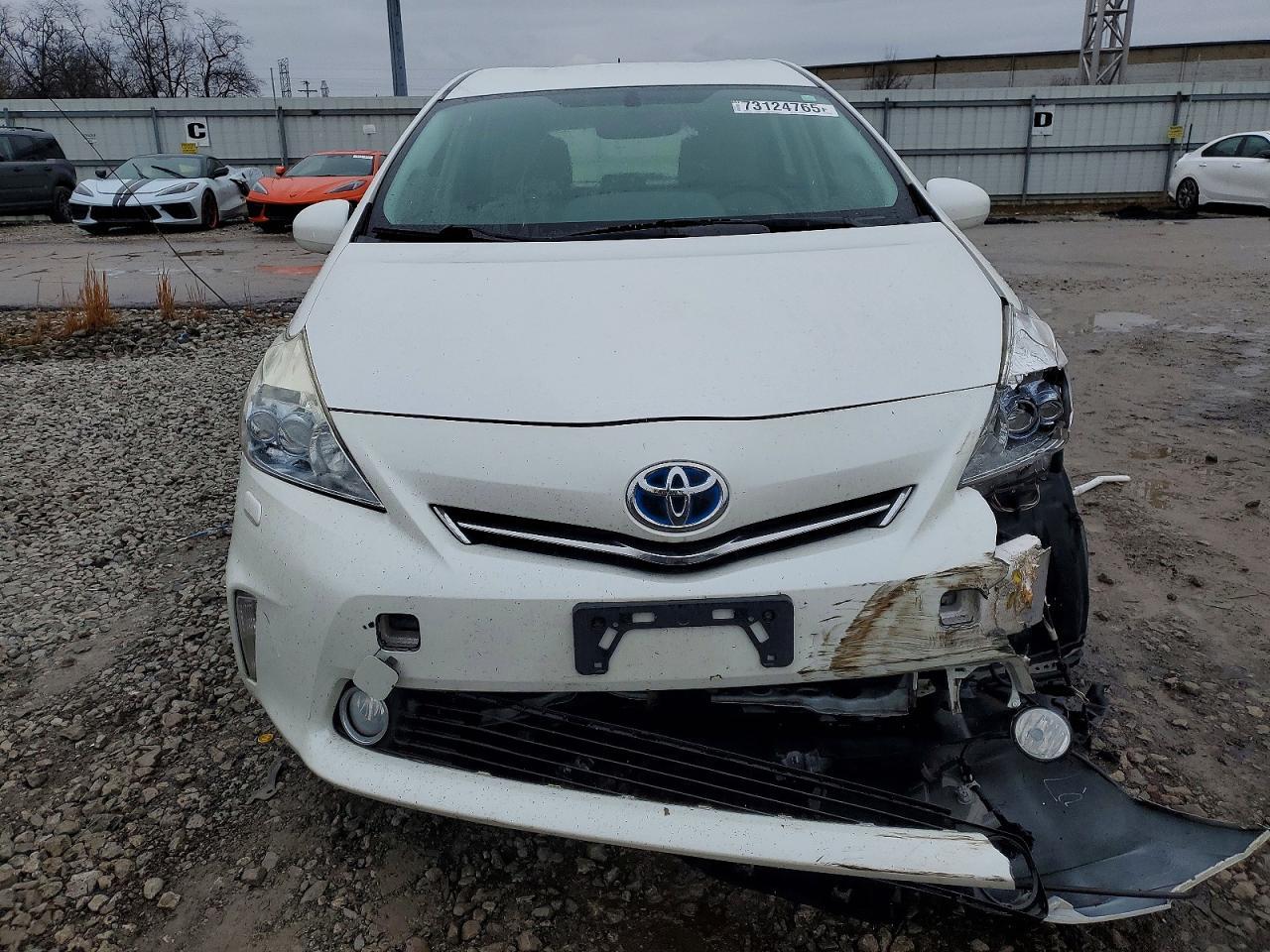 2013 Toyota Prius V - Image 5