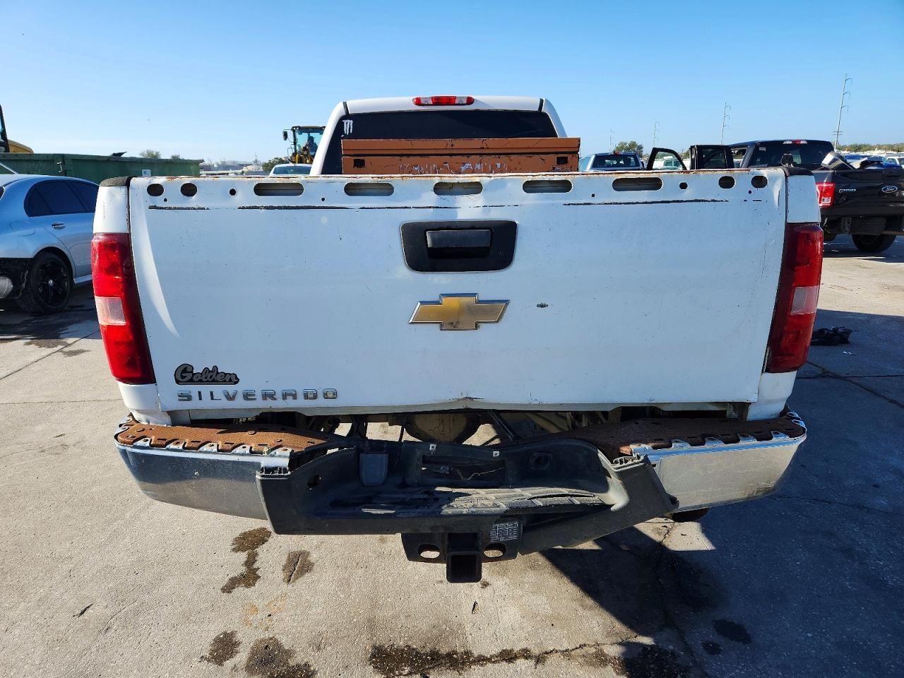 2011 Chevrolet Silverado C2500 Heavy Duty - Фото 6