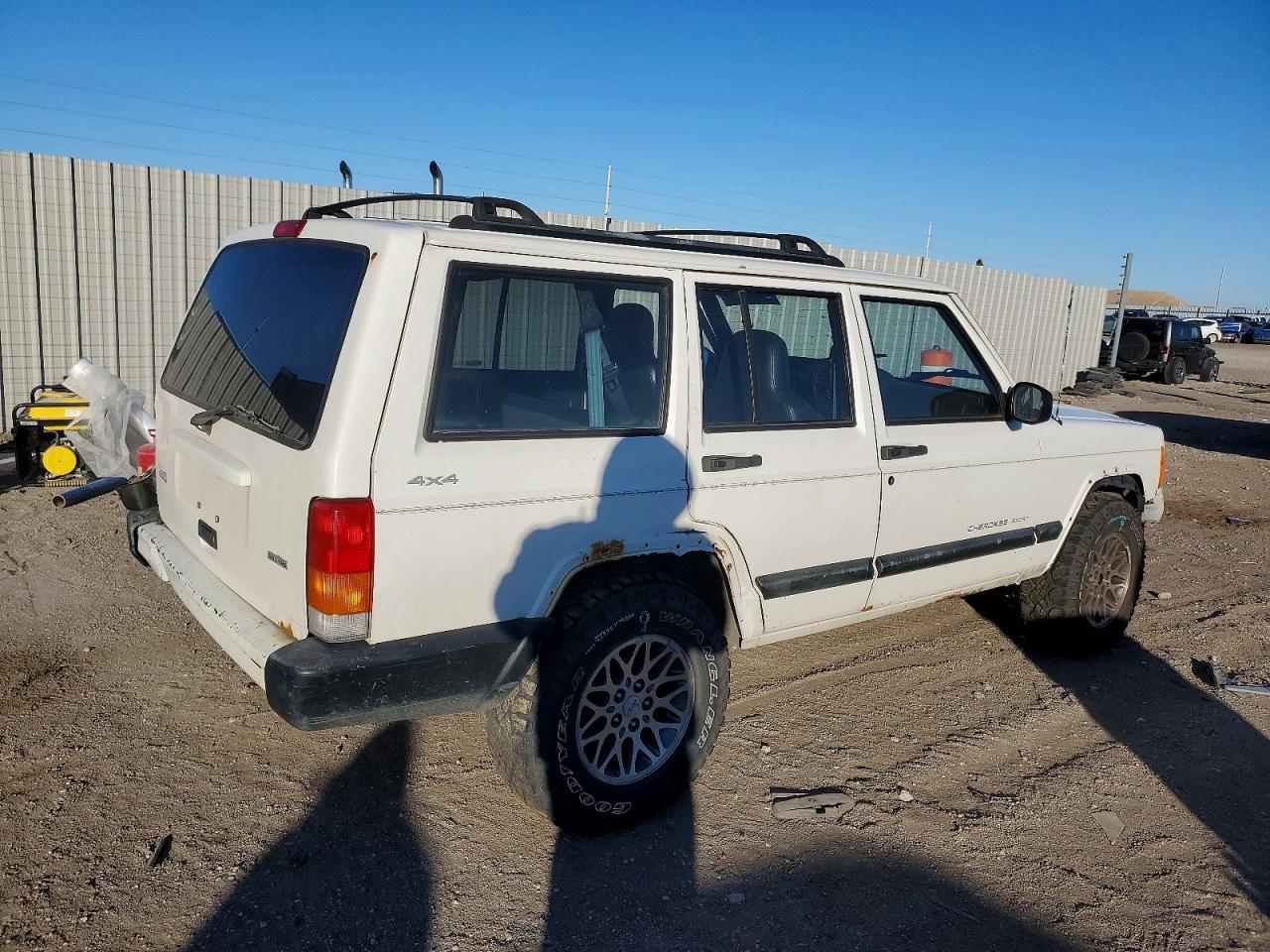2001 Jeep Cherokee Sport - Image 3