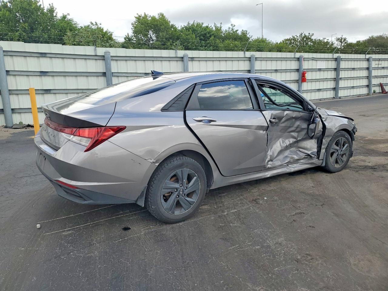 2022 Hyundai Elantra Sel - Image 3
