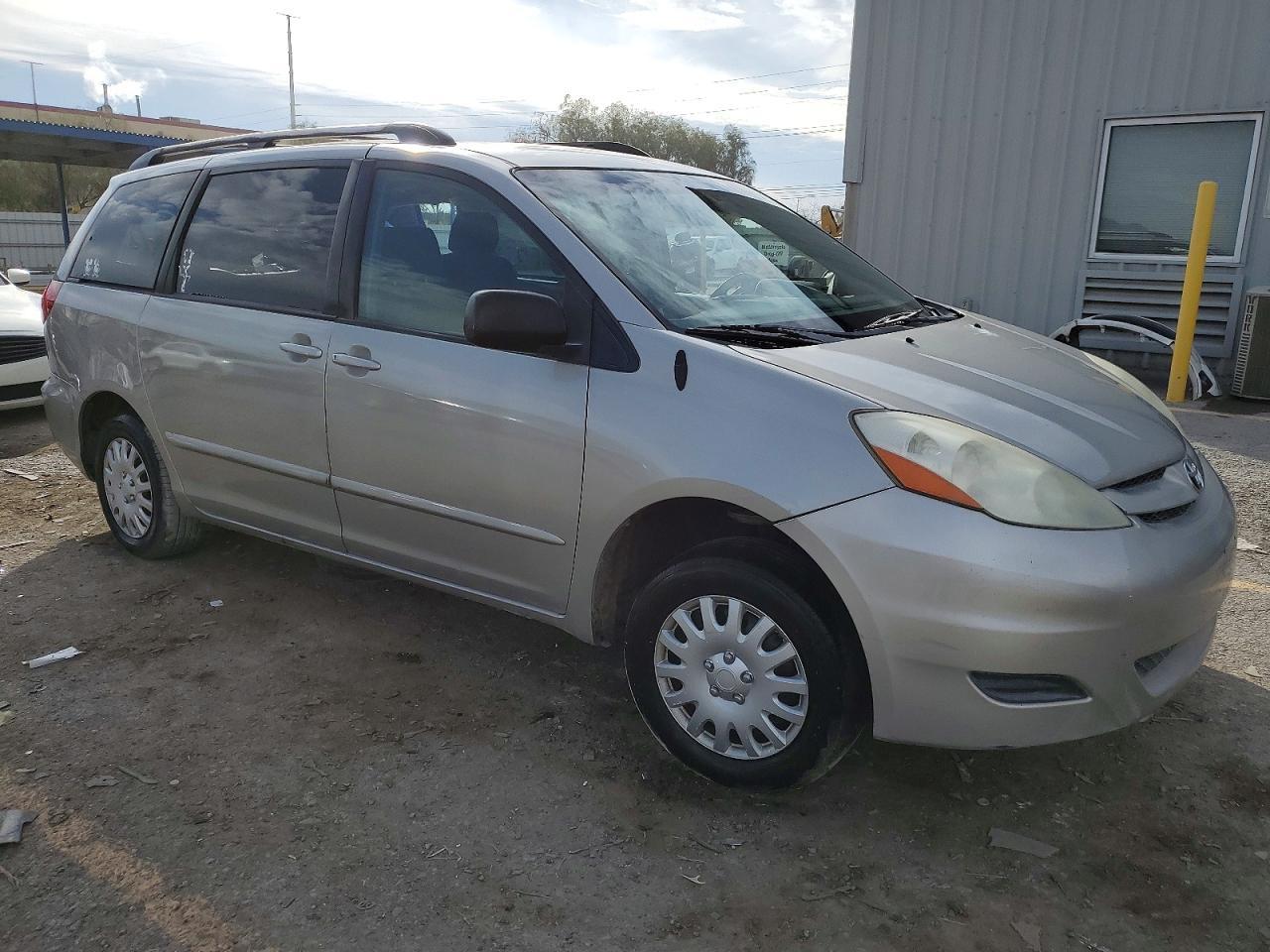 2008 Toyota Sienna Le 8-Passenger - Фото 4