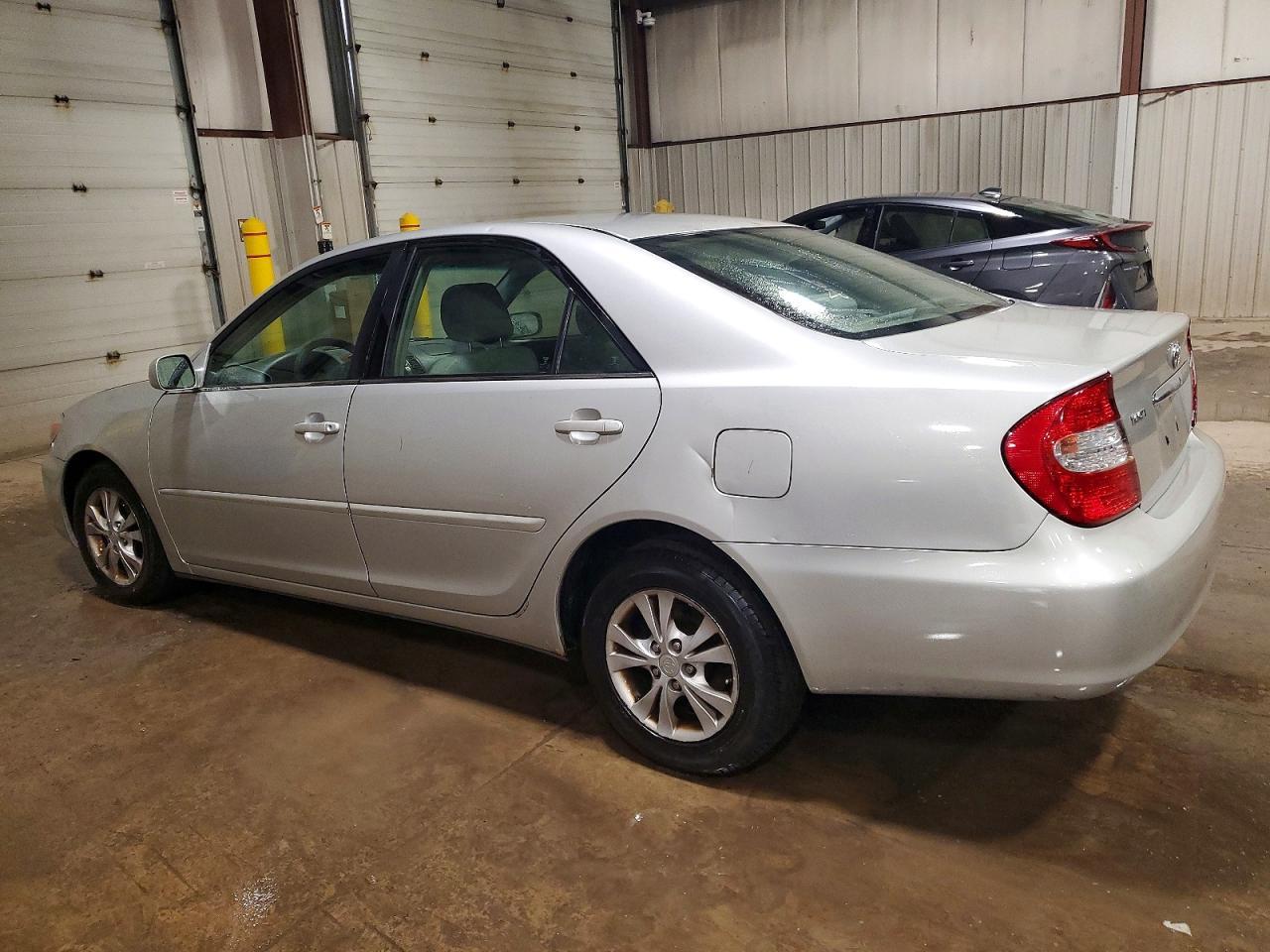 2004 Toyota Camry Le V6 - Фото 2