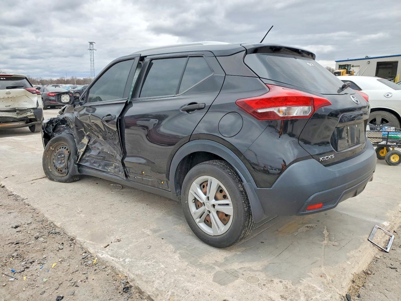 2018 Nissan Kicks S - Фото 2