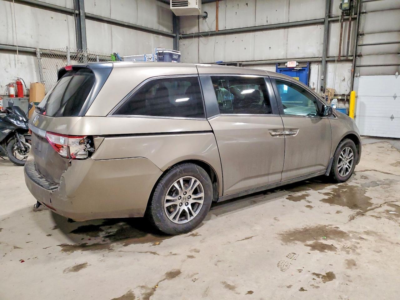 2012 Honda Odyssey Ex - Image 3
