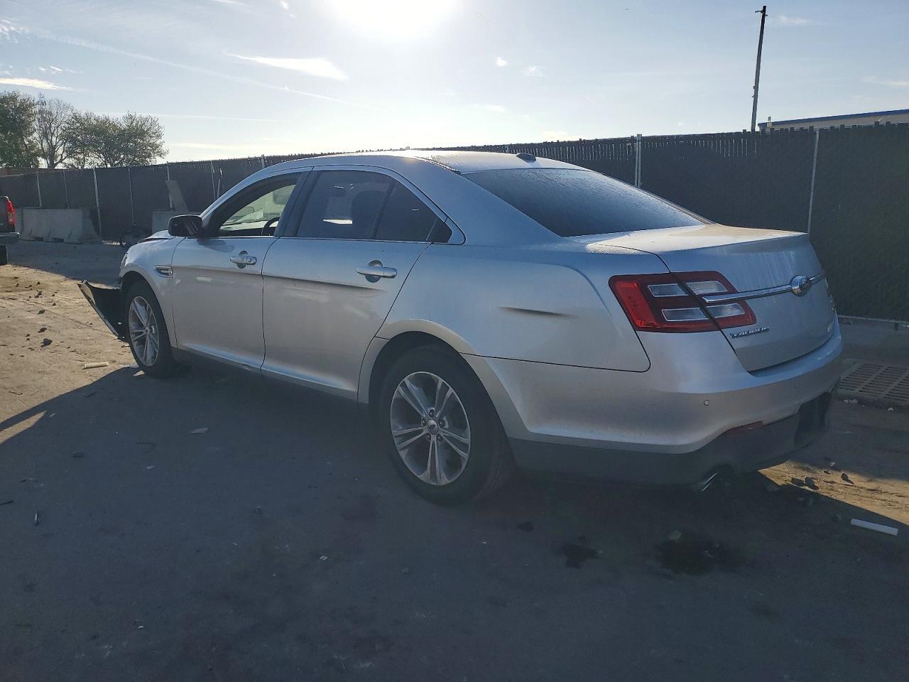 2015 Ford Taurus Sel - Фото 2