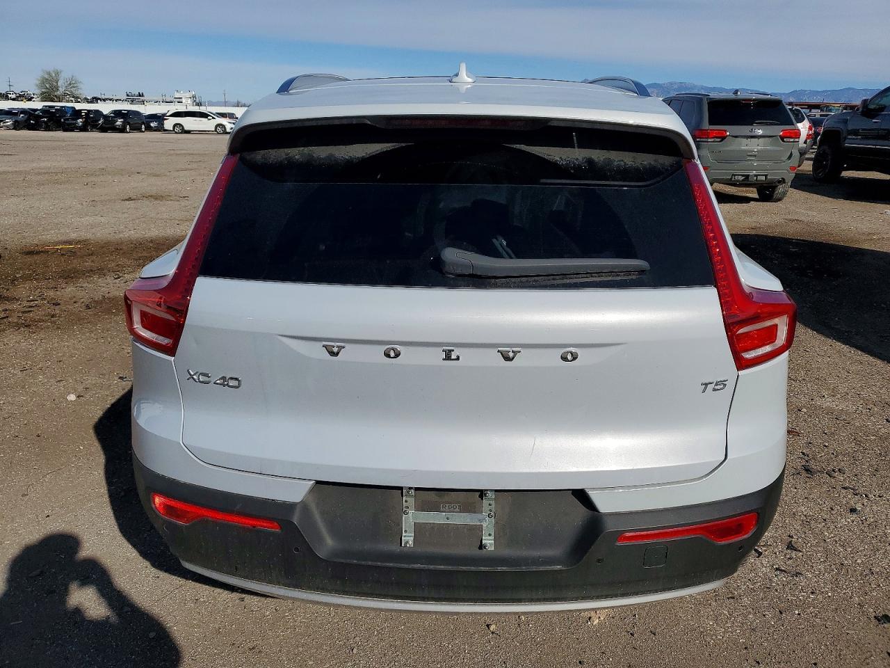 2020 Volvo Xc40 T5 Momentum - Фото 6
