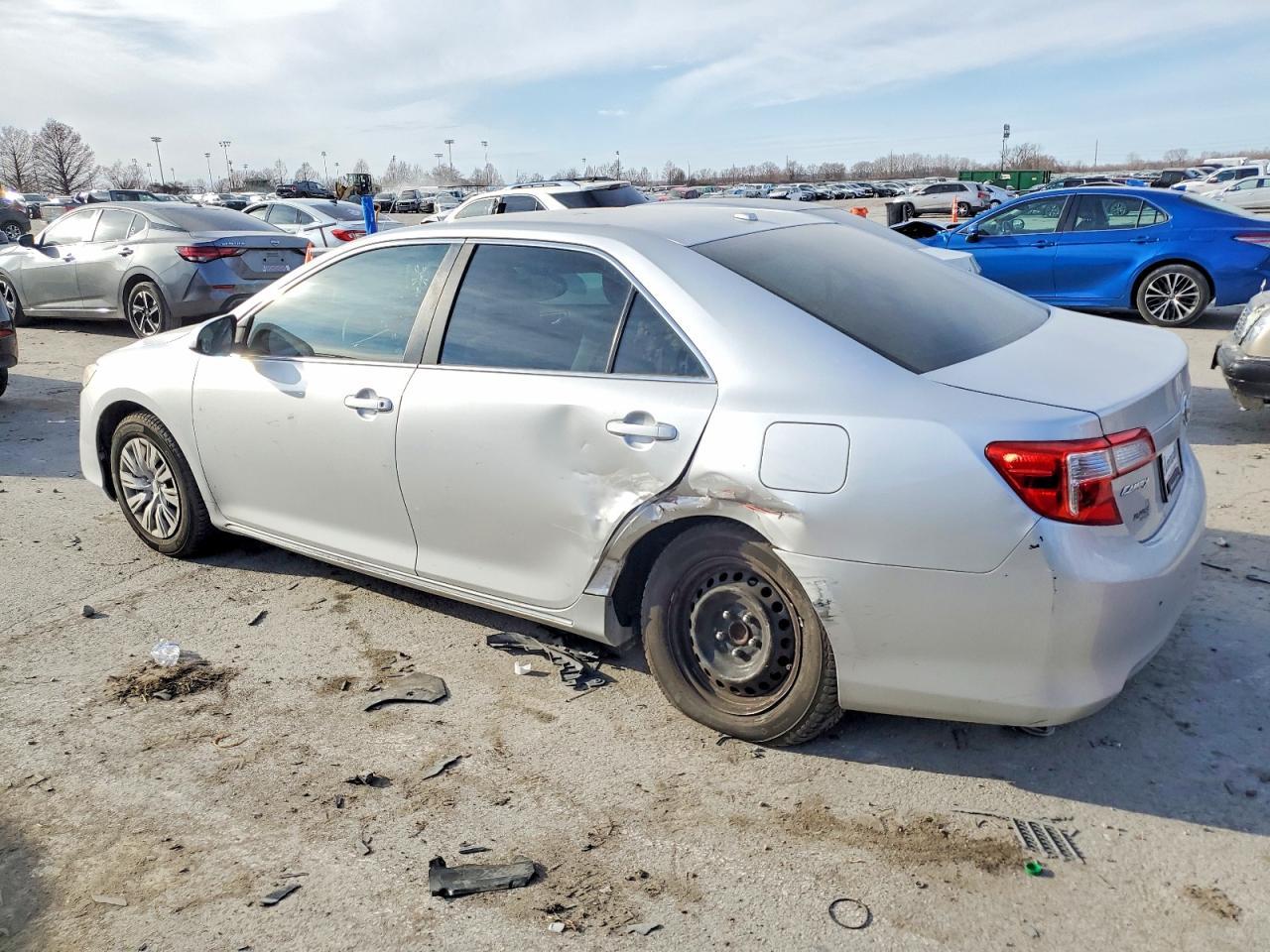 2014 Toyota Camry L - Фото 2
