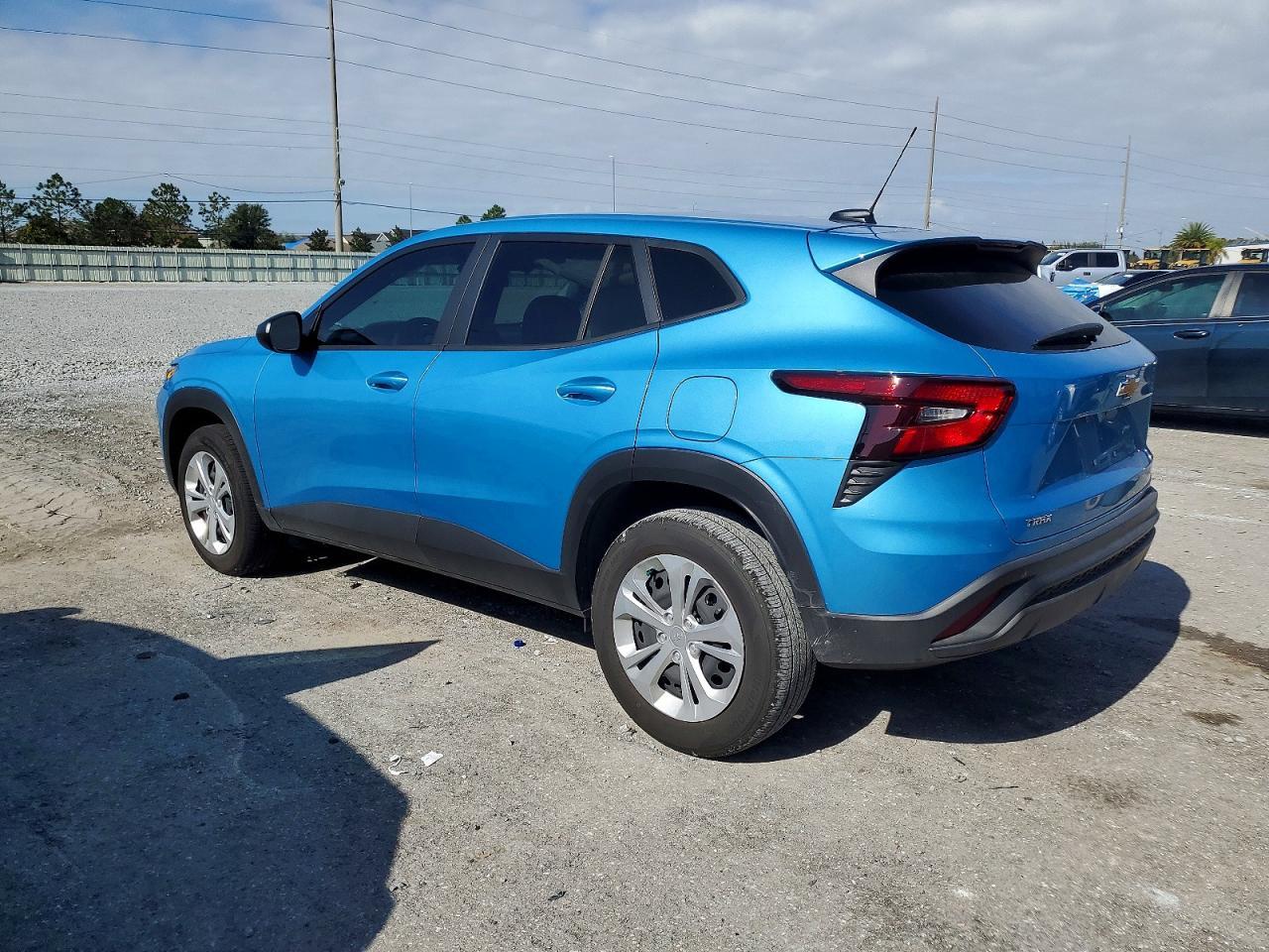 2025 Chevrolet Trax Ls - Фото 2