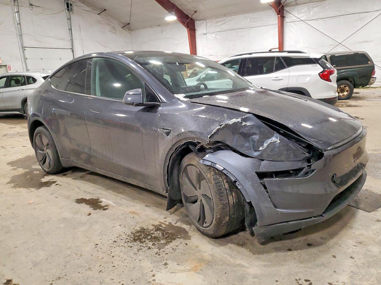 2026 Tesla Model Y - Фото 4