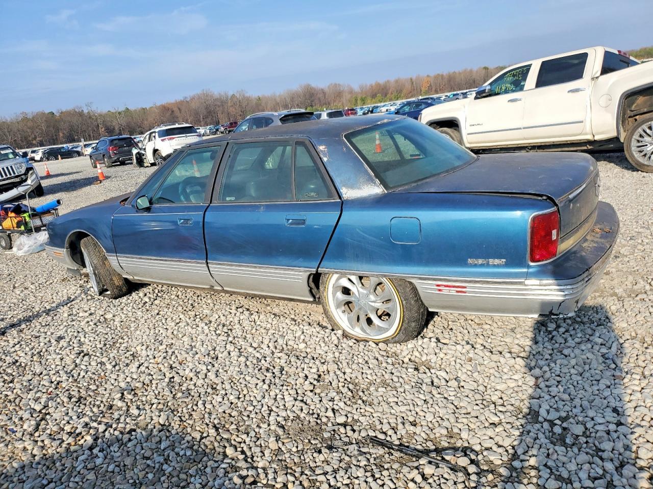 1992 Oldsmobile 98 Regency Elite - Фото 2