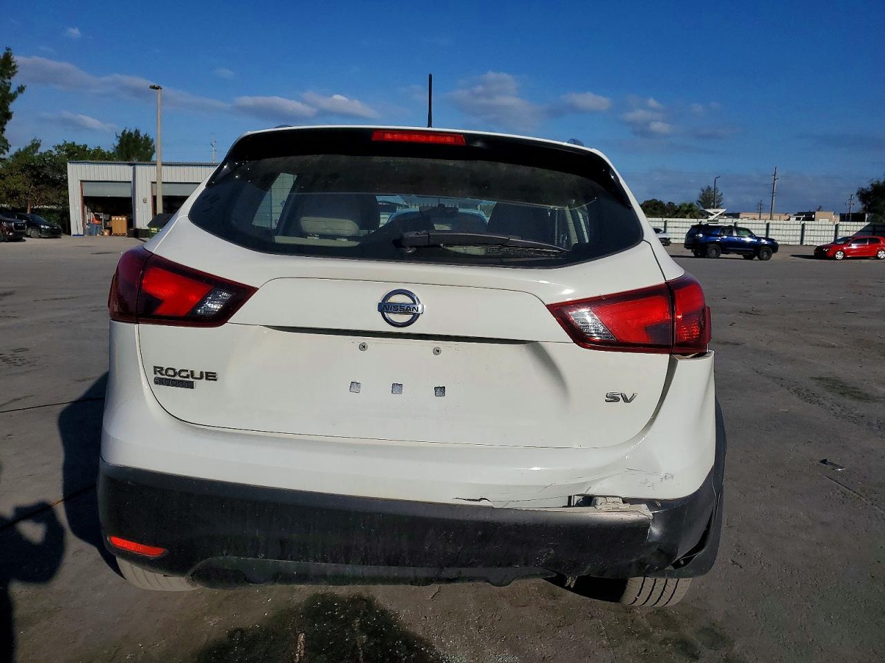 2017 Nissan Rogue Sport S - Image 6