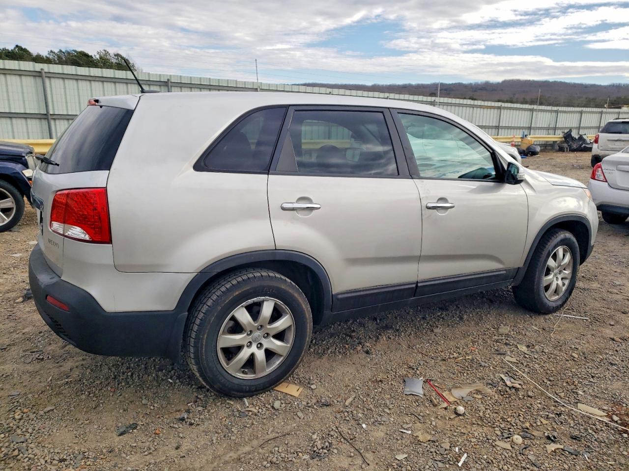 2013 Kia Sorento Lx - Image 3