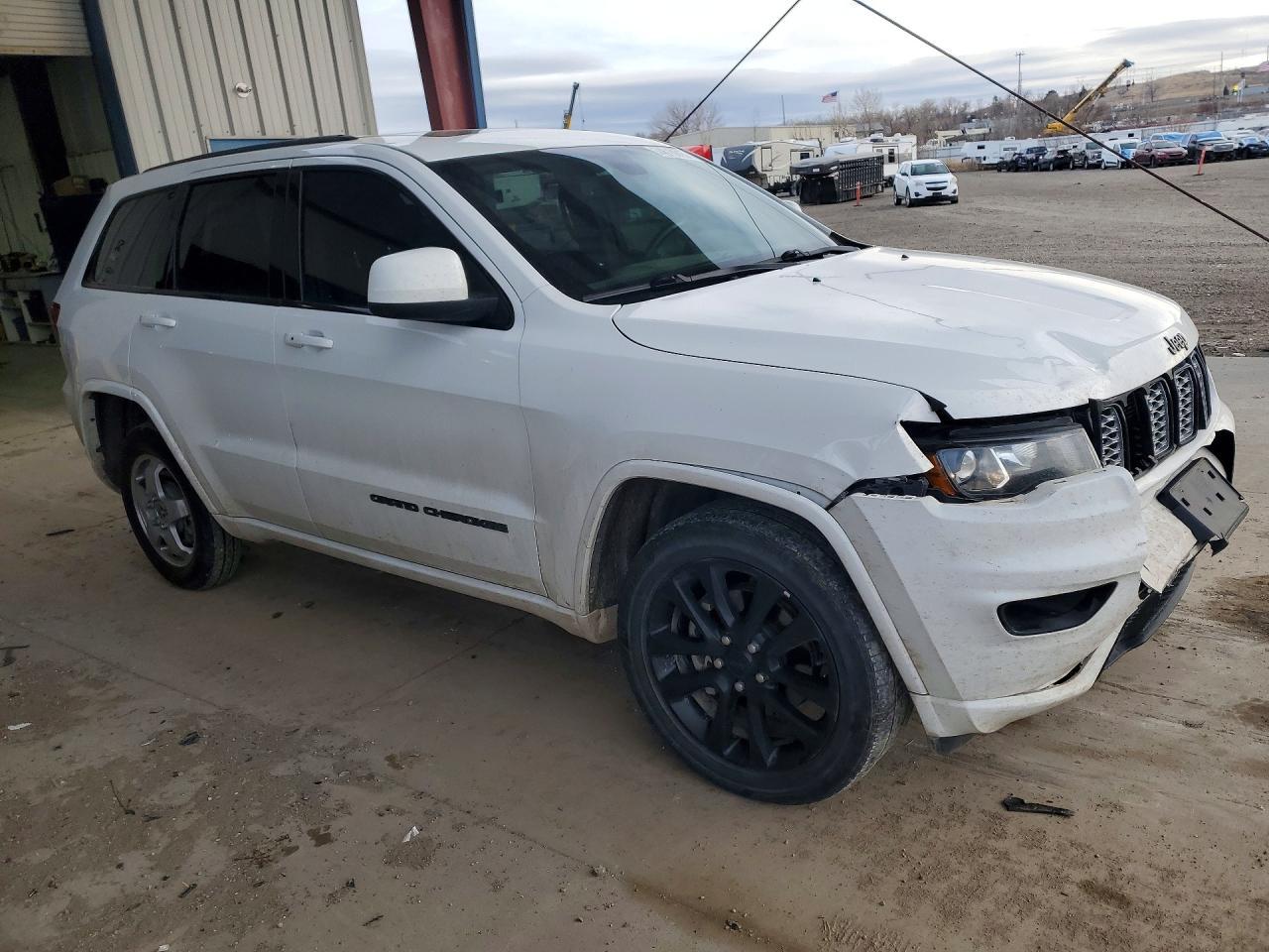 2018 Jeep Grand Cherokee Laredo - Image 4