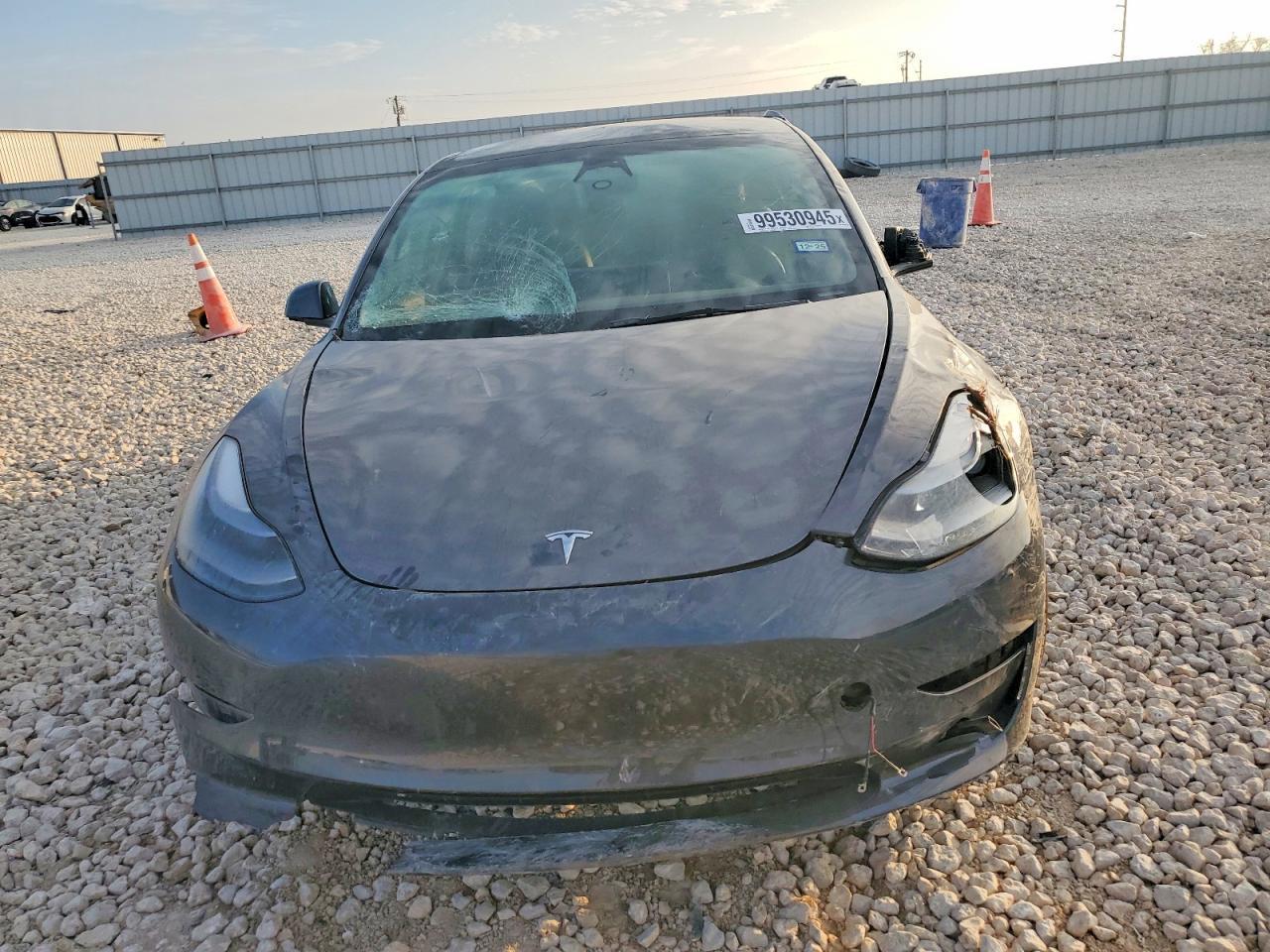 2023 Tesla Model 3 - Image 5