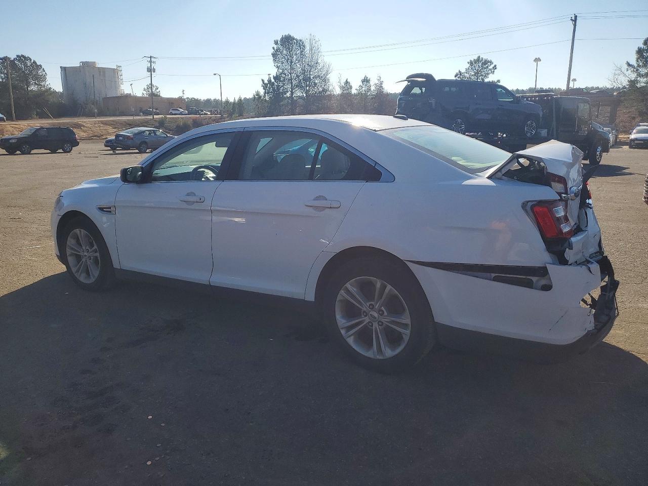 2017 Ford Taurus Se - Image 2