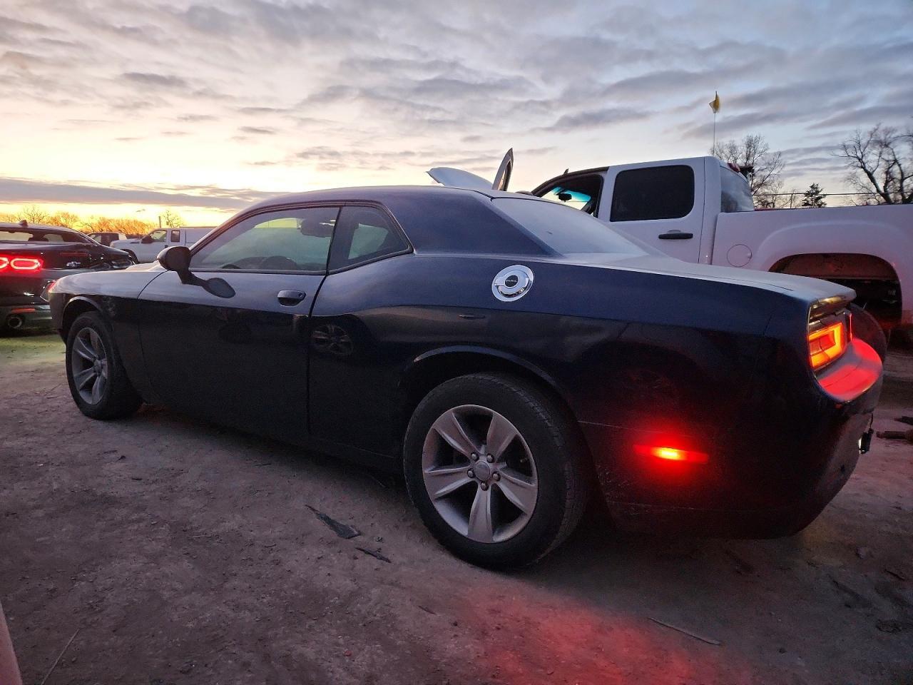 2016 Dodge Challenger Sxt - Фото 2
