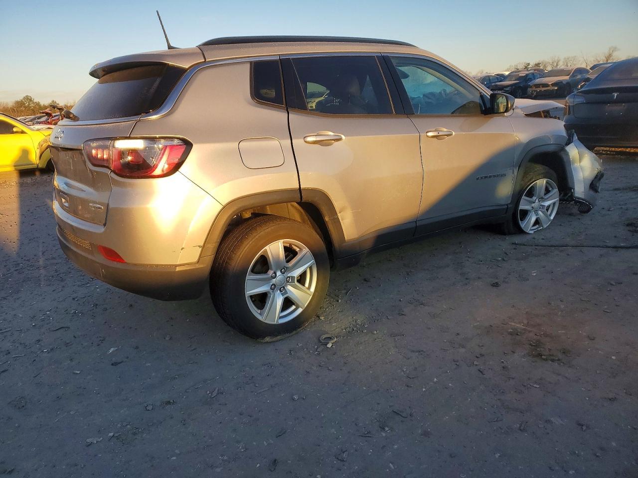 2022 Jeep Compass Latitude - Фото 3