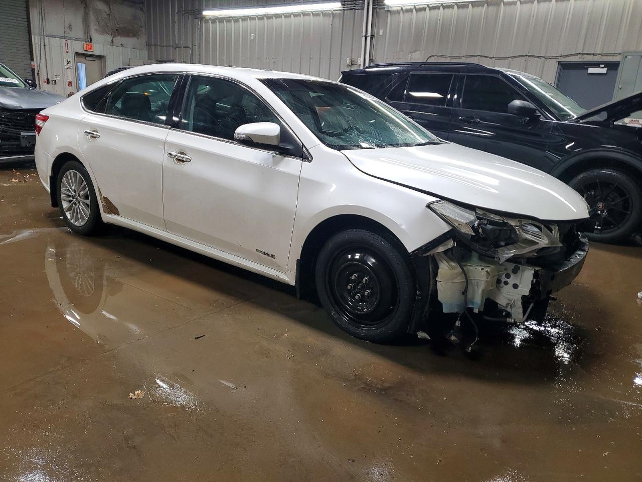 2013 Toyota Avalon Hybrid Xle Touring - Image 4