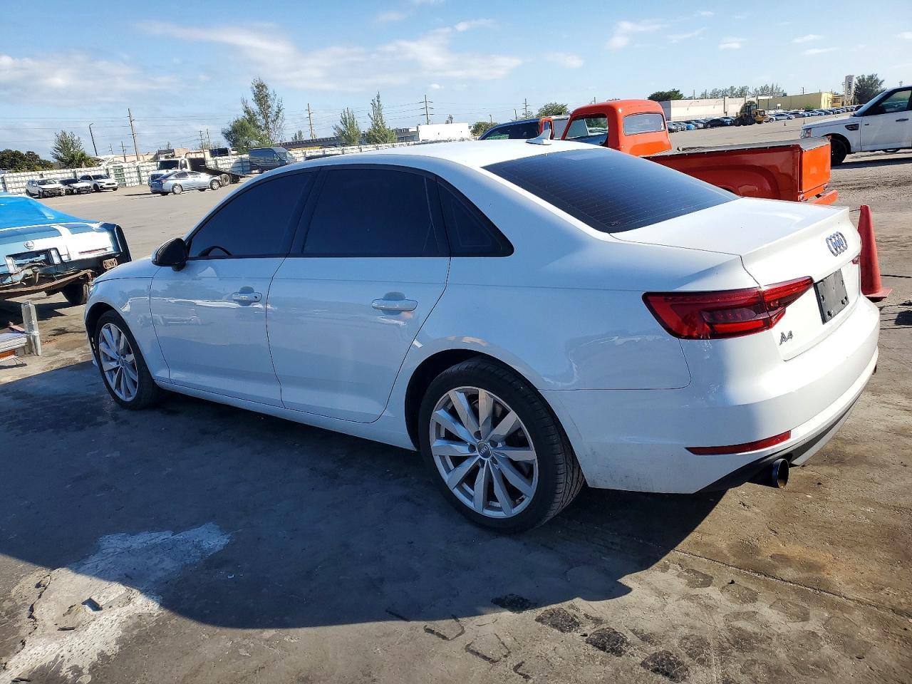 2017 Audi A4 Premium - Фото 2