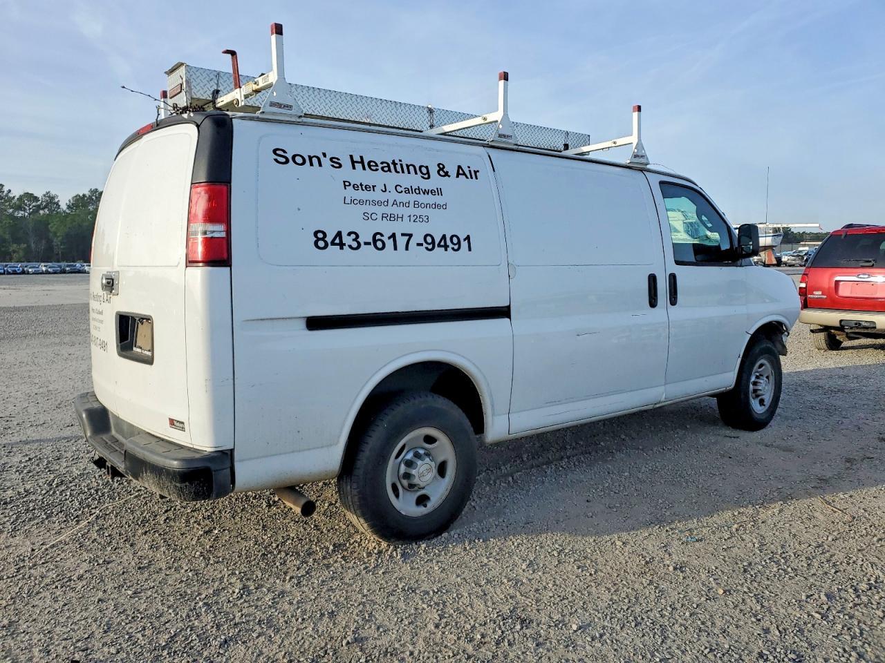 2017 Chevrolet Express 3500 Utility / Service Van - Фото 3