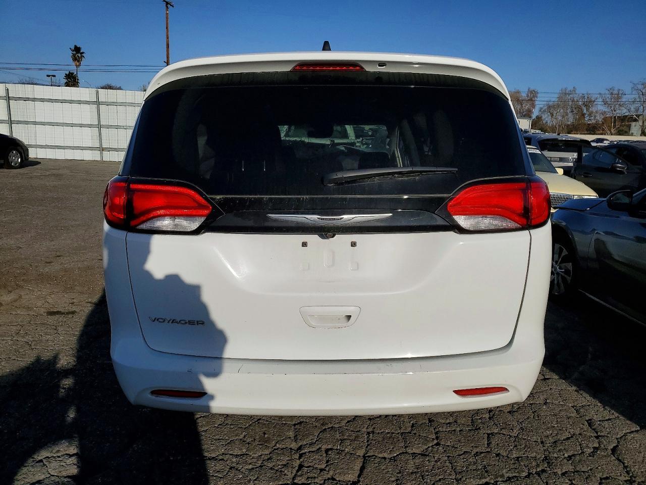 2024 Chrysler Voyager Lx - Фото 6
