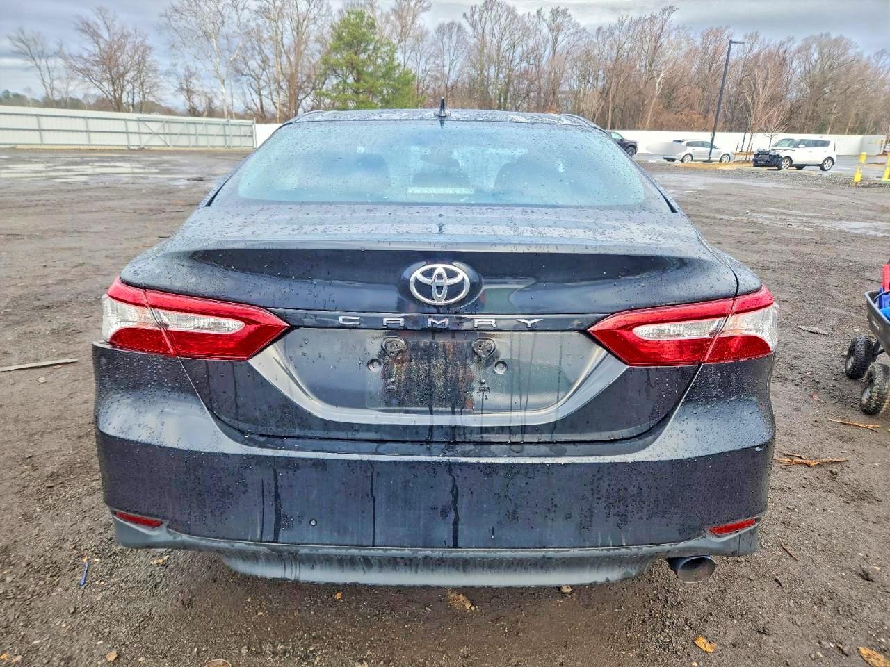 2020 Toyota Camry Le - Фото 6