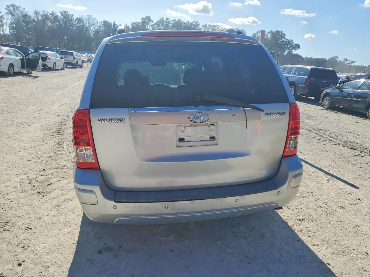 2007 Hyundai Entourage Gls - Image 6