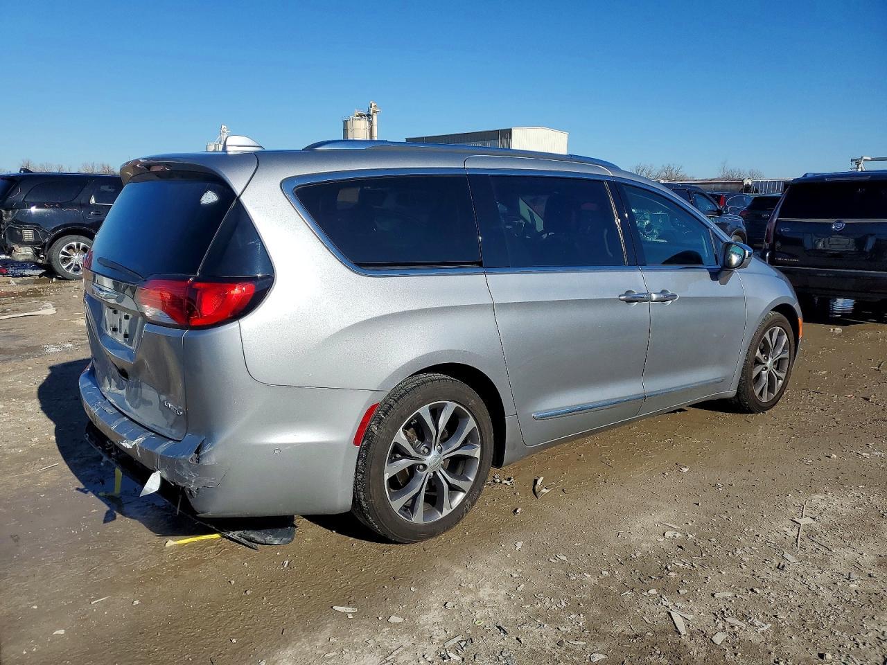 2018 Chrysler Pacifica Limited - Фото 3