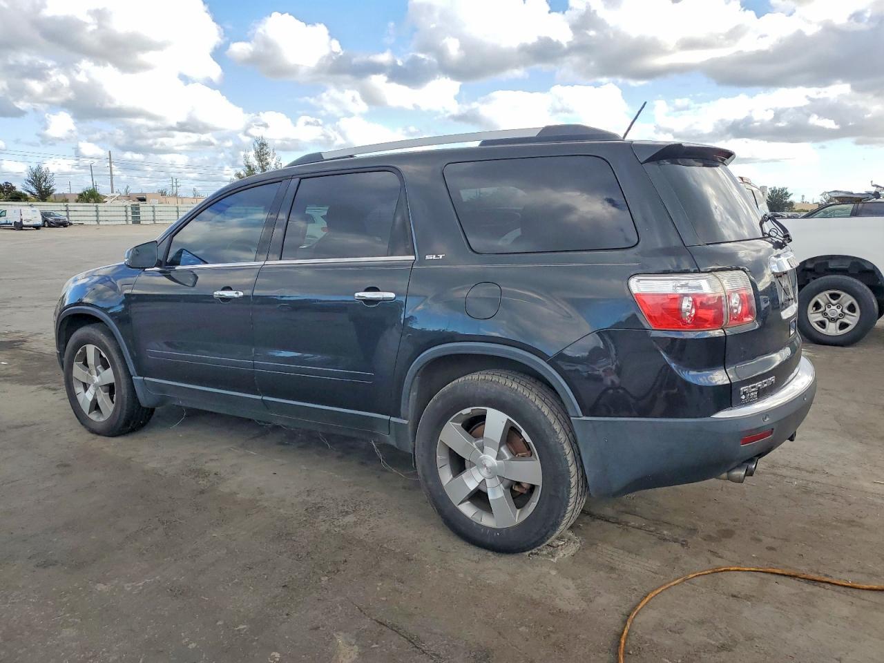 2012 GMC Acadia Slt-1 - Image 2