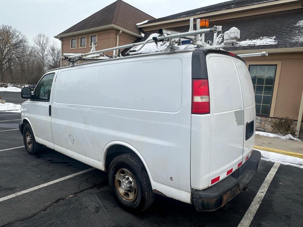 2015 Chevrolet Express G2500 - Фото 2