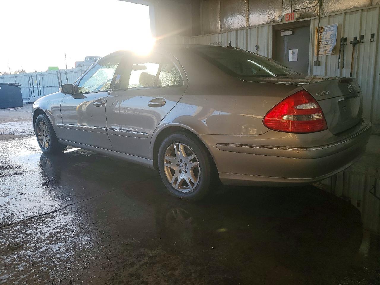 2006 Mercedes-Benz E 350 4Matic - Image 2