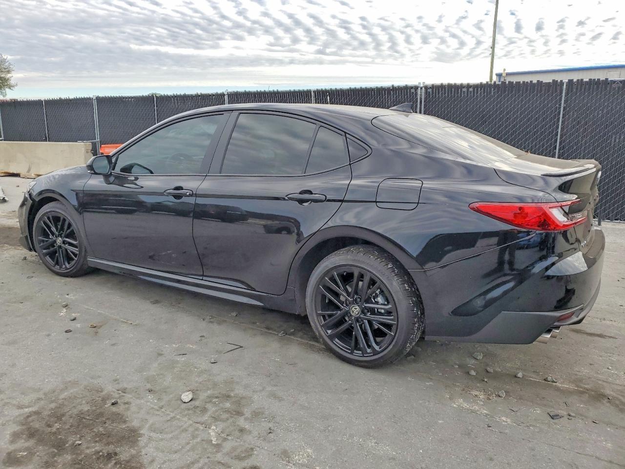 2026 Toyota Camry Xse - Фото 2