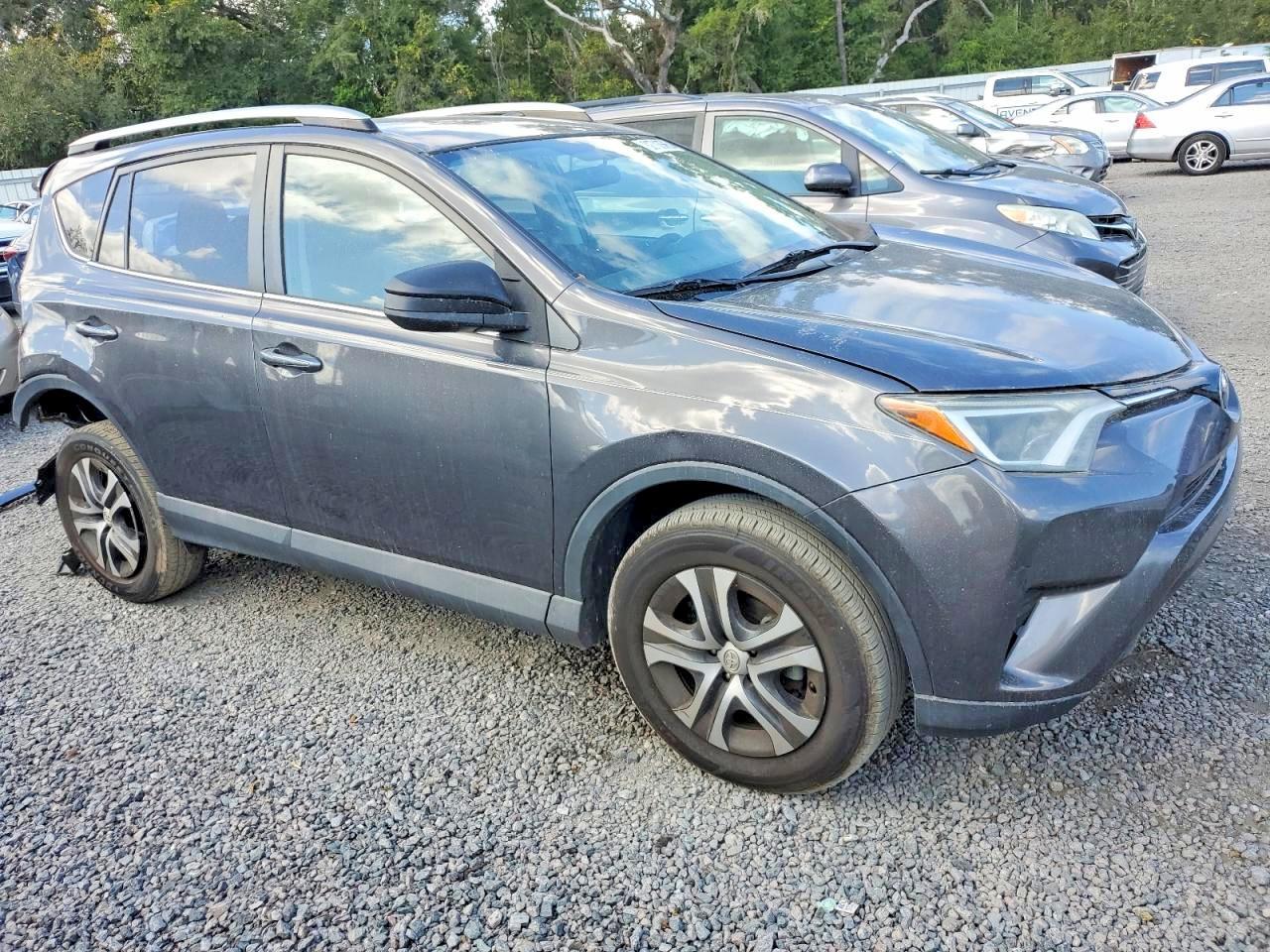 2016 Toyota Rav4 Le - Image 4