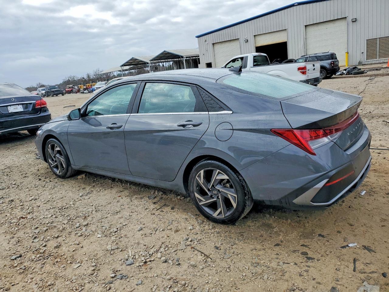 2024 Hyundai Elantra Limited - Фото 2