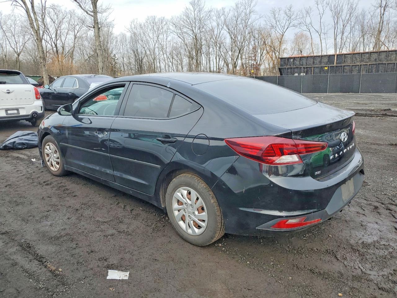 2020 Hyundai Elantra Se - Фото 2