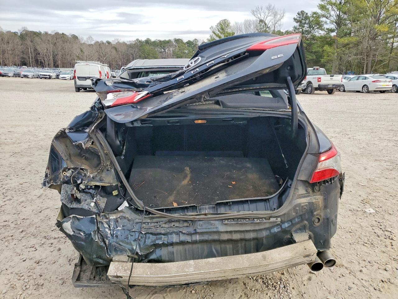 2018 Toyota Camry L - Image 6