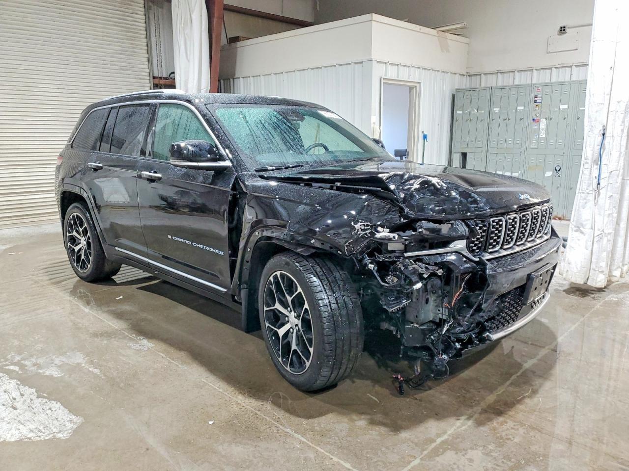 2023 Jeep Grand Cherokee Summit 4Xe - Image 4