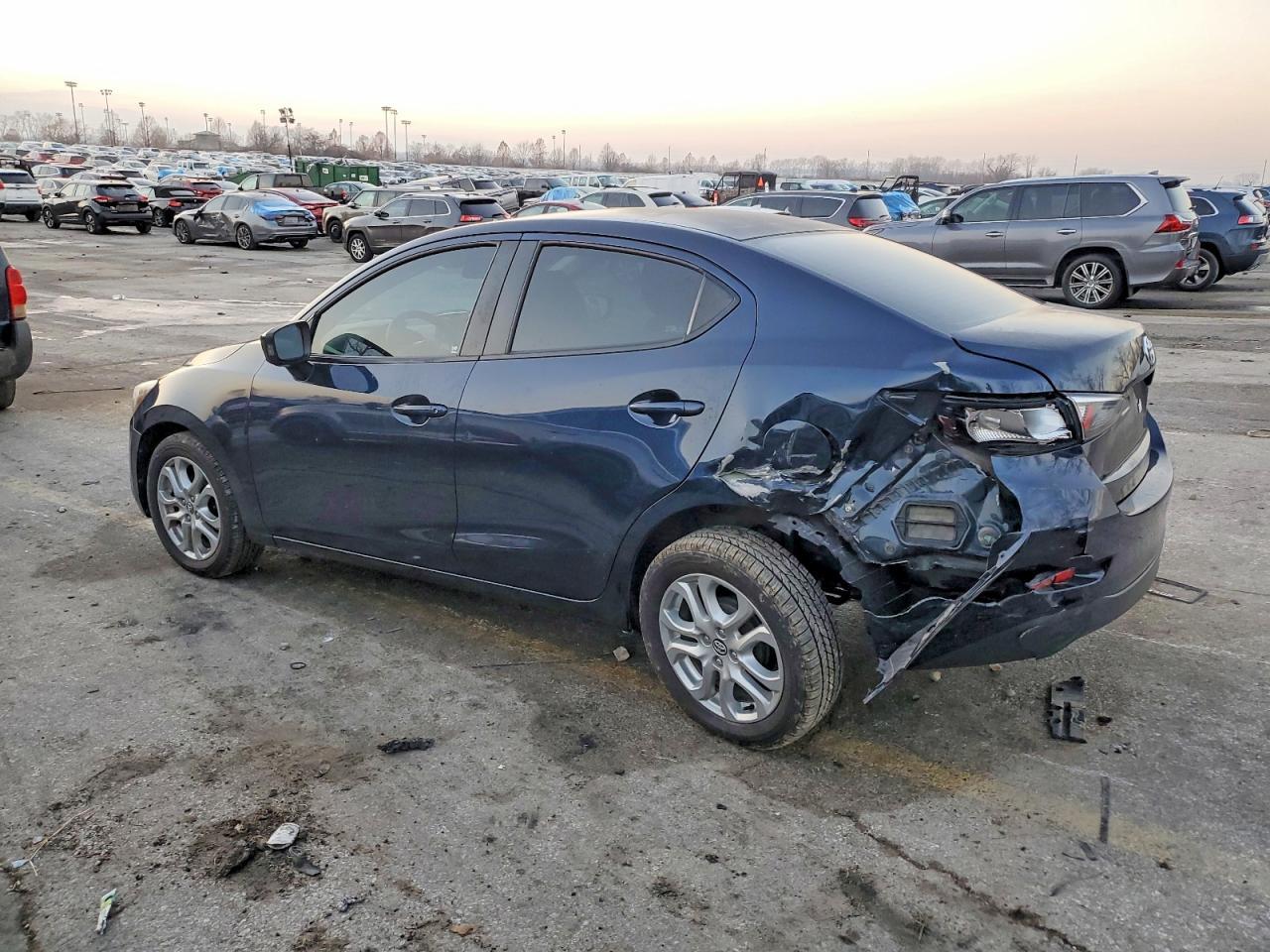 2018 Toyota Yaris Ia - Фото 2