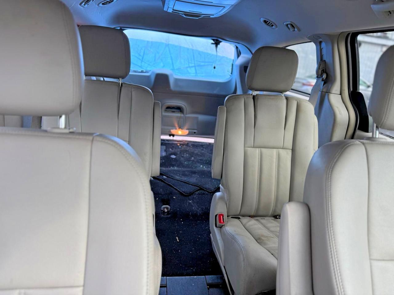 2013 Chrysler Town & Country Touring - Image 6