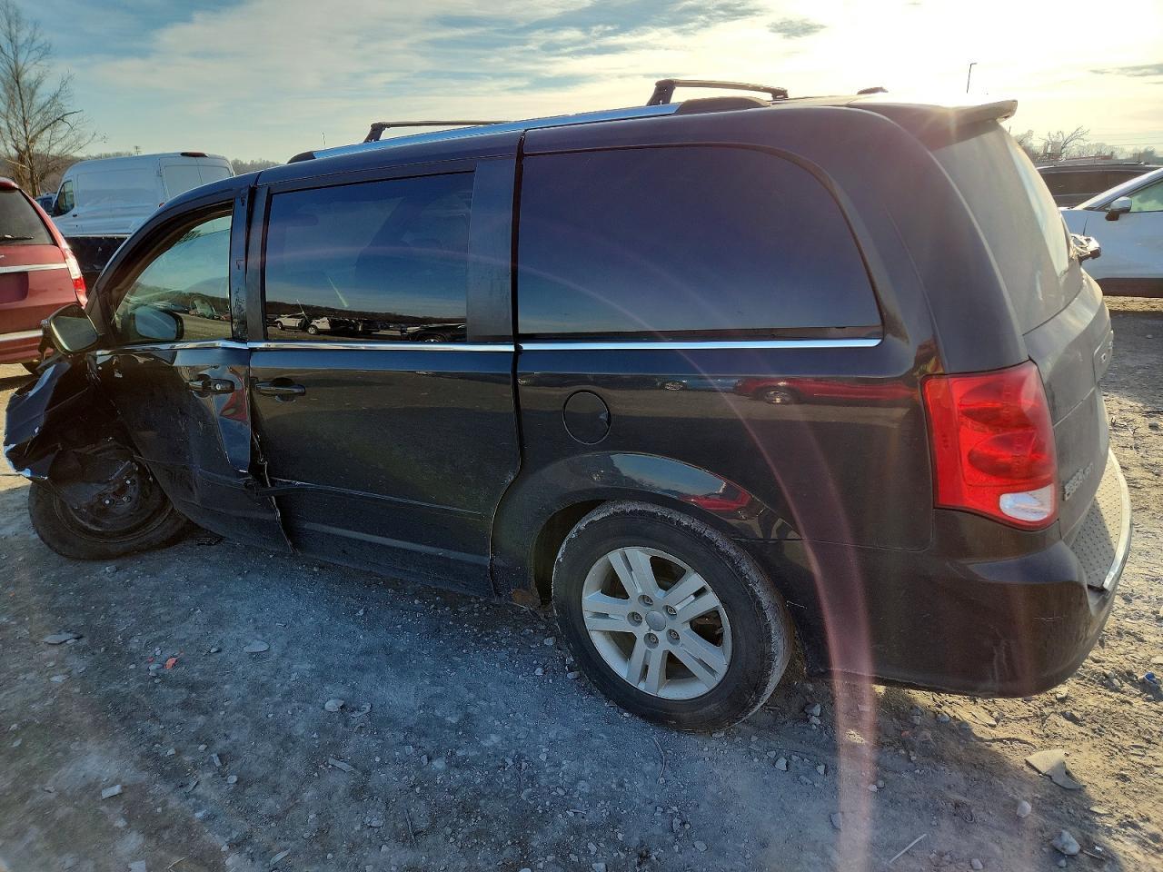2012 Dodge Grand Caravan Crew - Image 2