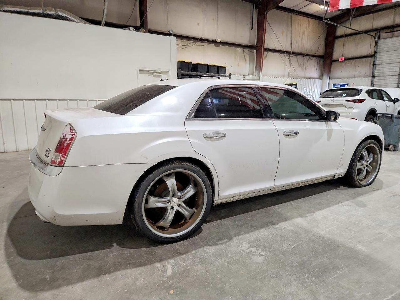 2012 Chrysler 300 Limited - Фото 3