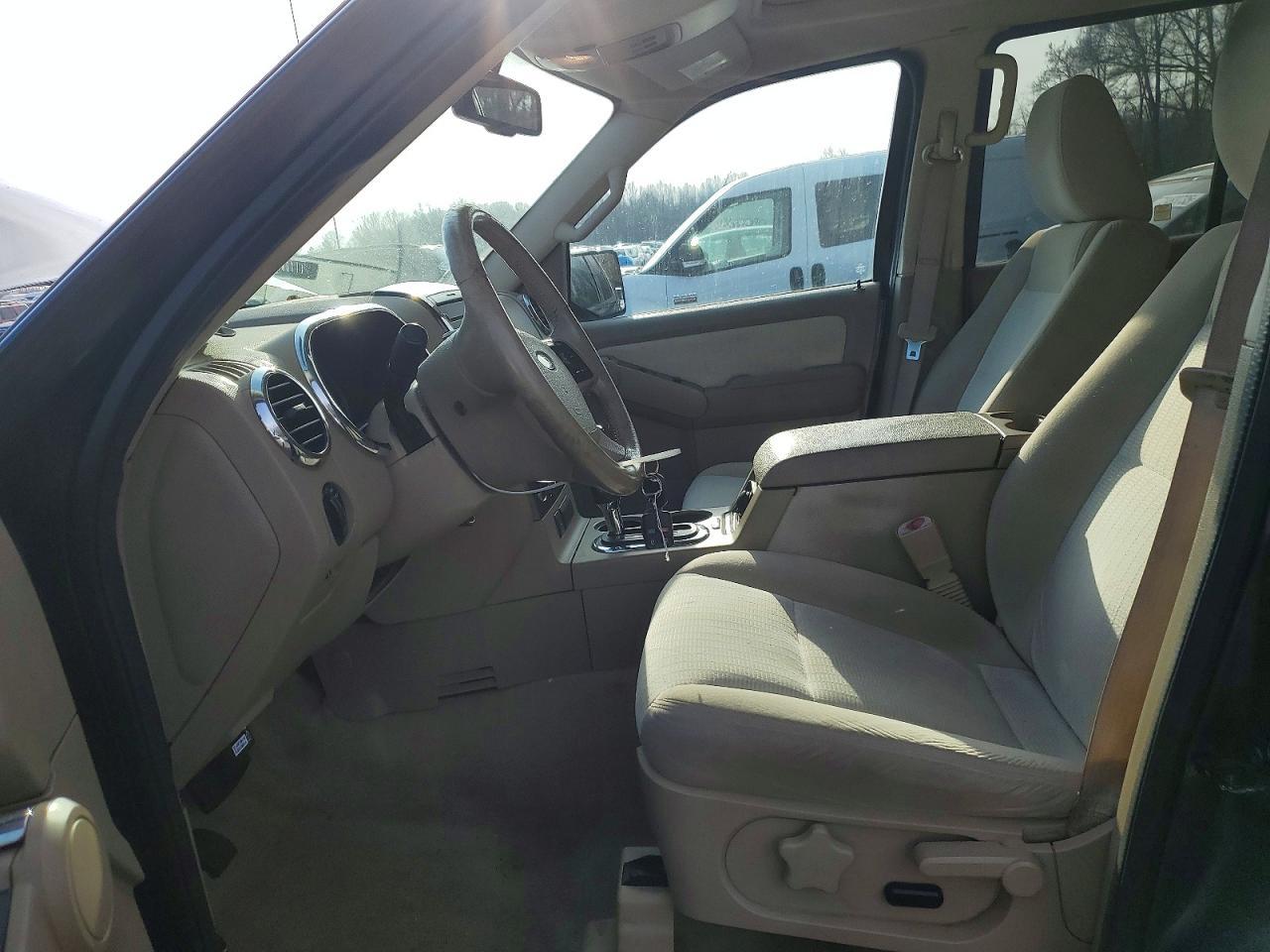 2010 Ford Explorer Xlt - Image 7