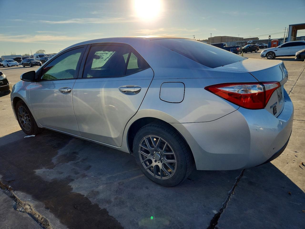 2015 Toyota Corolla Le - Фото 2