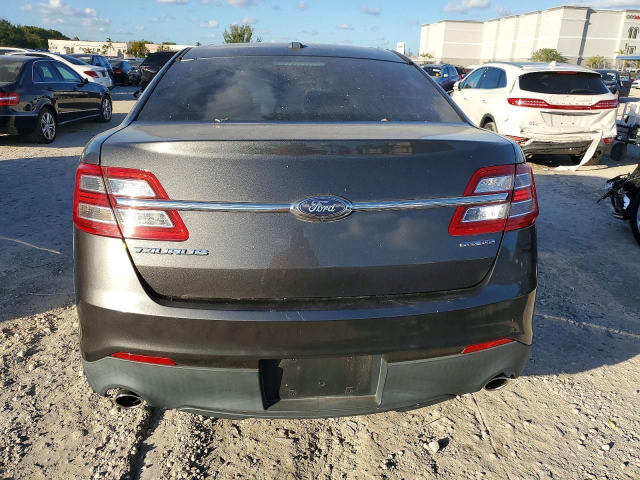 2017 Ford Taurus Se - Фото 6