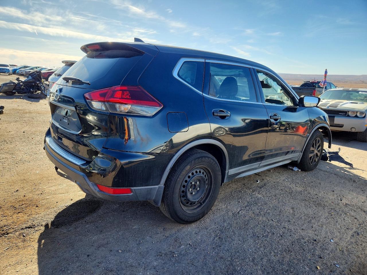 2018 Nissan Rogue S - Image 3