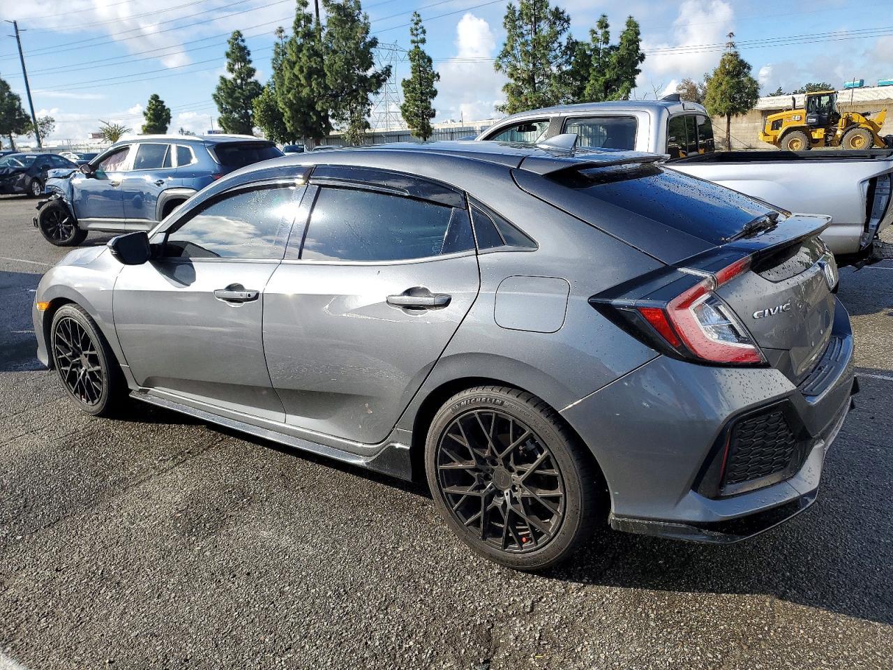 2017 Honda Civic Sport Touring - Фото 2