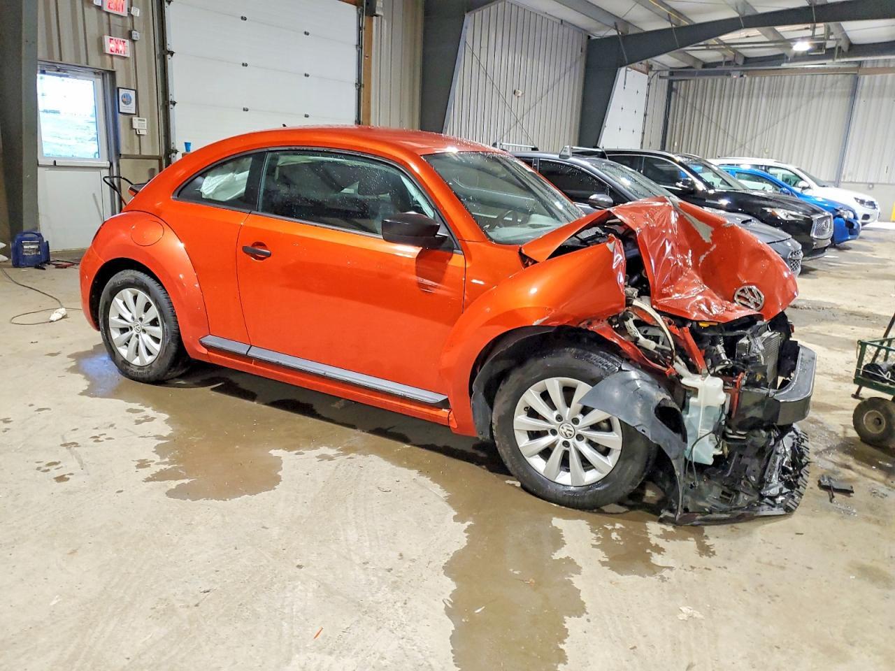 2018 Volkswagen Beetle S - Фото 4