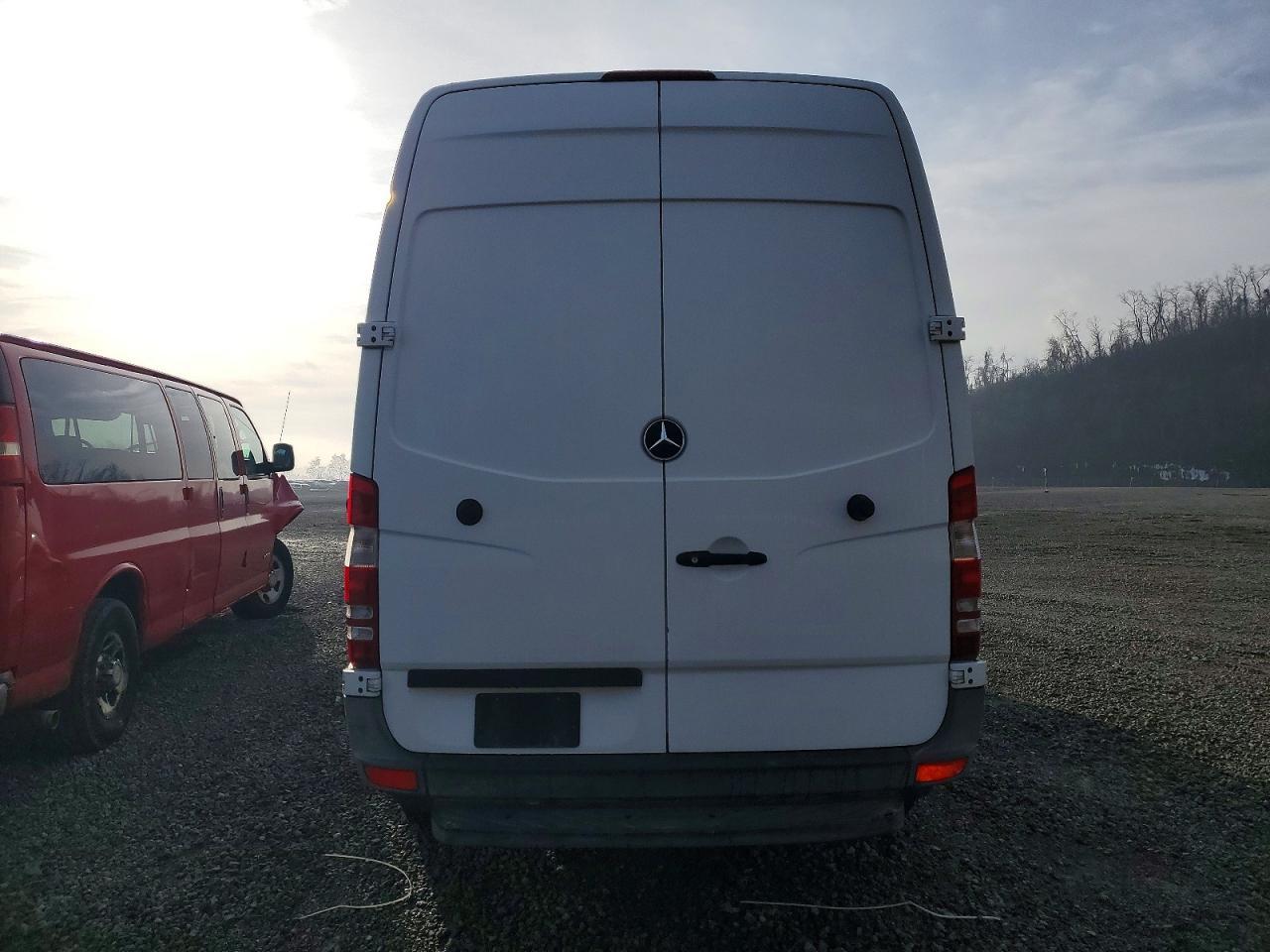 2016 Mercedes Benz Sprinter 2500 Refrigerated Delivery Van - Фото 6