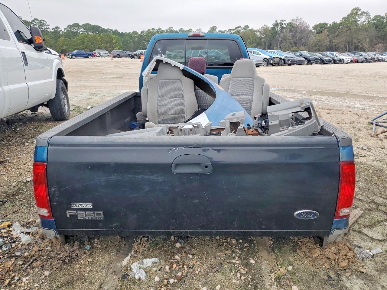 2002 Ford F350 Super Duty - Image 6